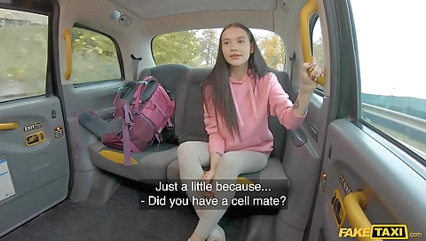 Hot alertan folds dough, al hall in scene