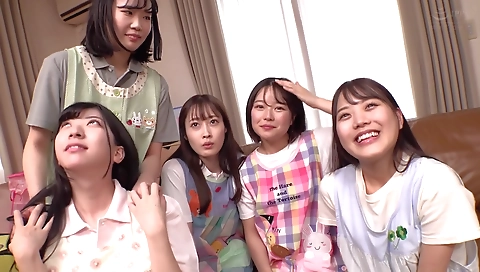 Shot asian girl is a pussy and mouth fuck