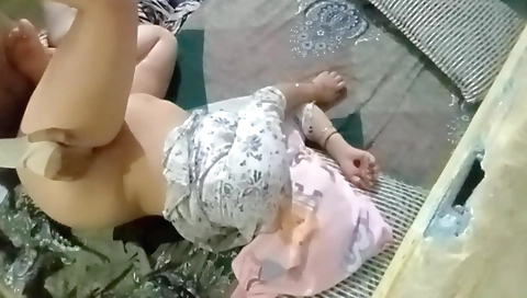 Sexy amateur with a sexy body gets