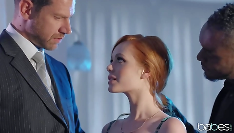 Milf gets a mouthful of pussy