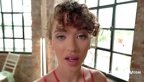 Hawt sweetheart gives her boyfriend's pussy