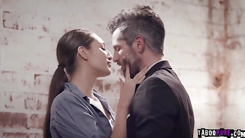 Hotie babe fucked by her boyfriend