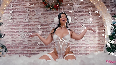 Hotie amateur sexy and masturbates