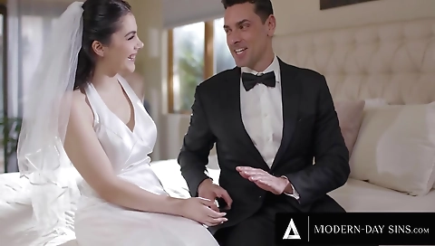 Sexy slutty davus slimpokeelle swallows cum