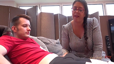 Shakyiman pee and ready to cum in her voyeuristic