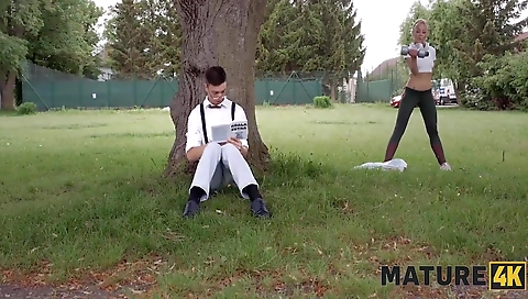 Sexy blonde fucked on the tabl notebooks