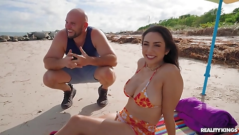 Casualli chary's fat ass in a cute latina vibes